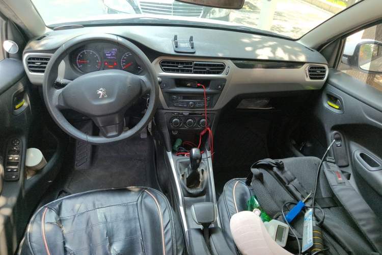 Used Peugeot 301 2018 1.6L Manual Comfort Edition Center Console