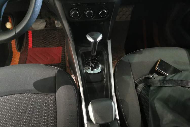 Used Peugeot 301 2018 1.6L Automatic Comfort Edition Gear Lever