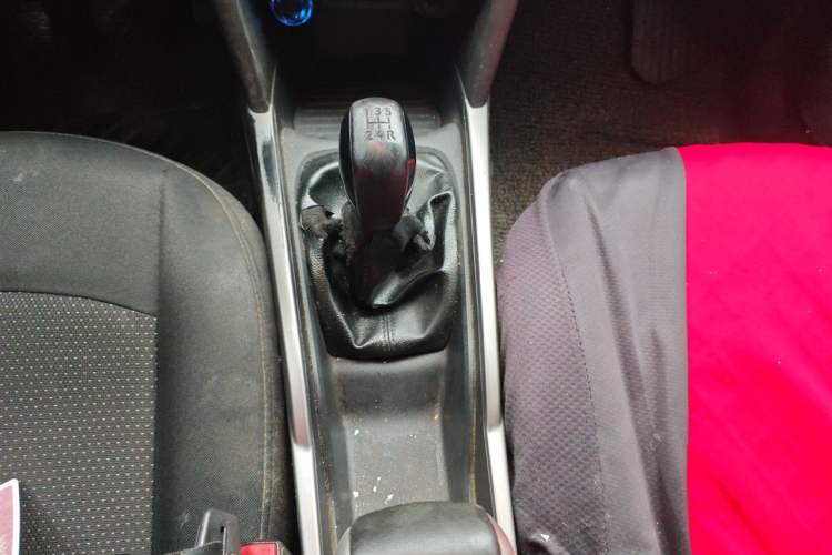 Used Peugeot 301 2018 1.6L Manual Comfort Edition Gear Lever