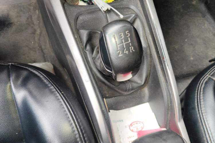 Used Peugeot 301 2018 1.6L Manual Comfort Edition Gear Lever