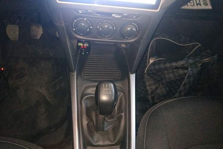 Used Peugeot 301 2018 1.6L Manual Comfort Edition Gear Lever