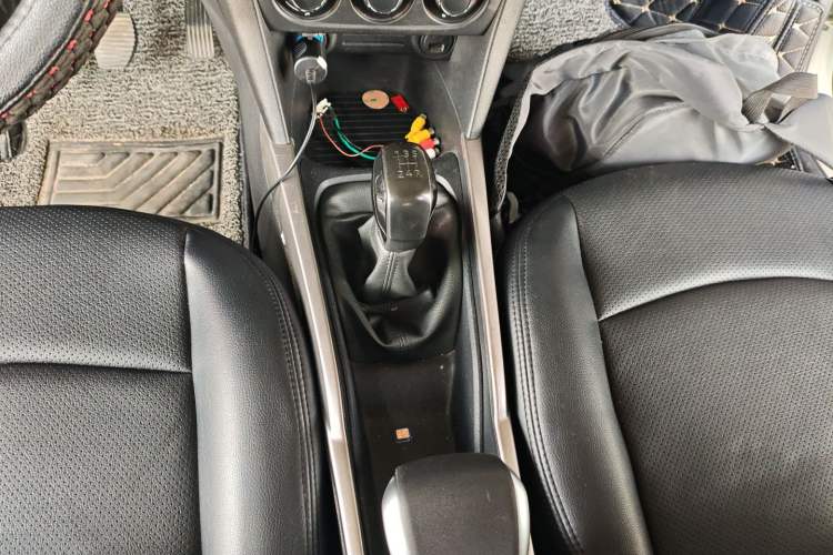 Used Peugeot 301 2018 1.6L Manual Comfort Edition Gear Lever
