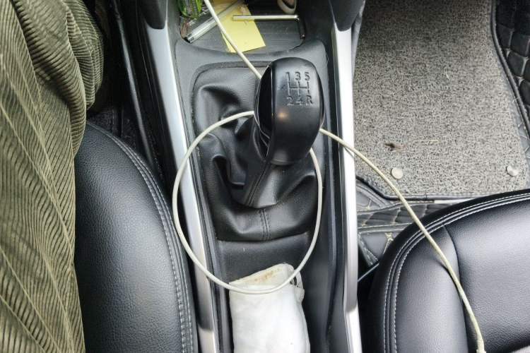 Used Peugeot 301 2018 1.6L Manual Comfort Edition Gear Lever
