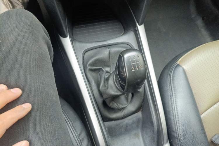 Used Peugeot 301 2018 1.6L Manual Comfort Edition Gear Lever