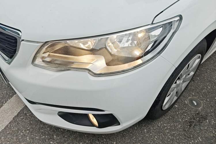 Used Peugeot 301 2018 1.6L Manual Comfort Edition Left Front Headlight