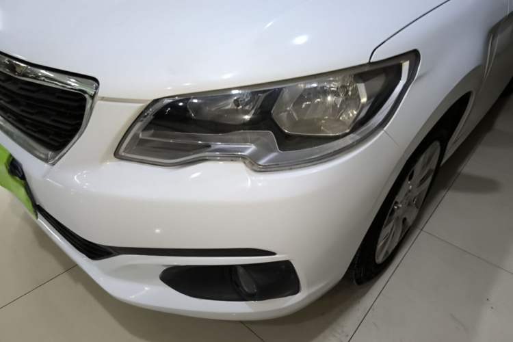 Used Peugeot 301 2018 1.6L Manual Comfort Edition Left Front Headlight