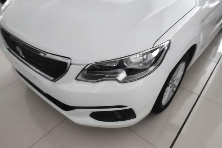 Used Peugeot 301 2018 1.6L Manual Comfort Edition Left Front Headlight