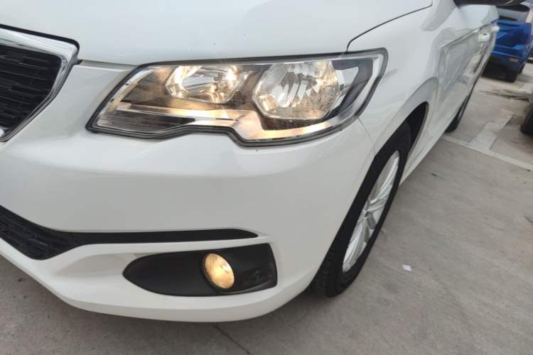 Used Peugeot 301 2018 1.6L Manual Comfort Edition Left Front Headlight