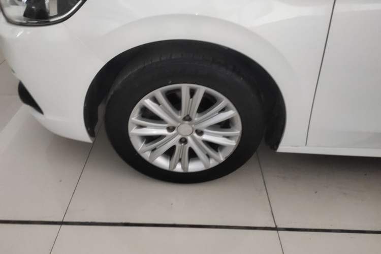 Used Peugeot 301 2018 1.6L Manual Comfort Edition Left Front Wheel Hub