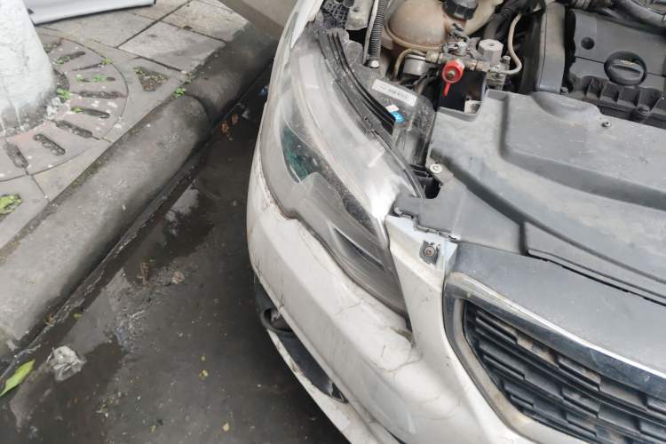 Used Peugeot 301 2018 1.6L Manual Comfort Edition Right Front Headlight