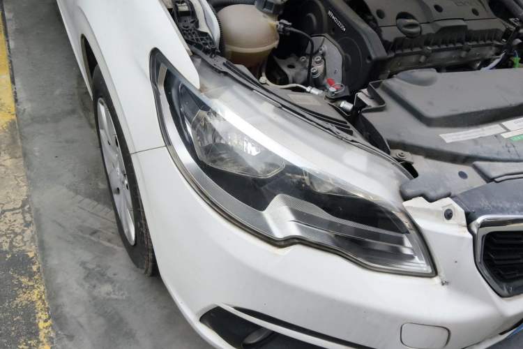 Used Peugeot 301 2018 1.6L Manual Comfort Edition Right Front Headlight