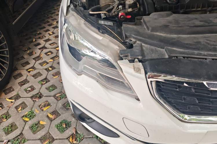Used Peugeot 301 2018 1.6L Manual Comfort Edition Right Front Headlight