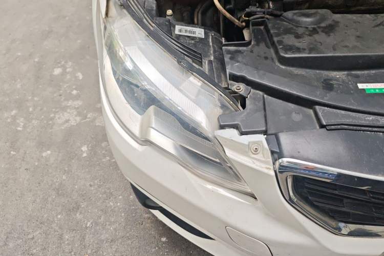 Used Peugeot 301 2018 1.6L Manual Comfort Edition Right Front Headlight