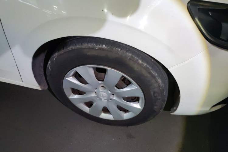 Used Peugeot 301 2018 1.6L Manual Comfort Edition Right Front Wheel Hub