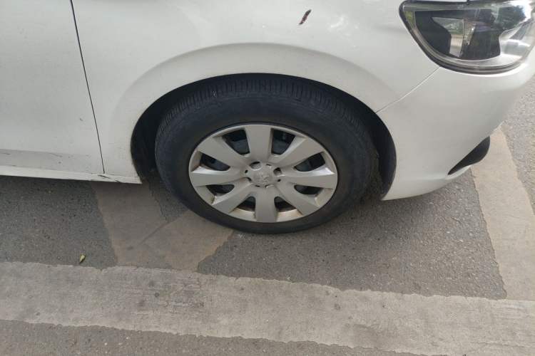 Used Peugeot 301 2018 1.6L Manual Comfort Edition Right Front Wheel Hub