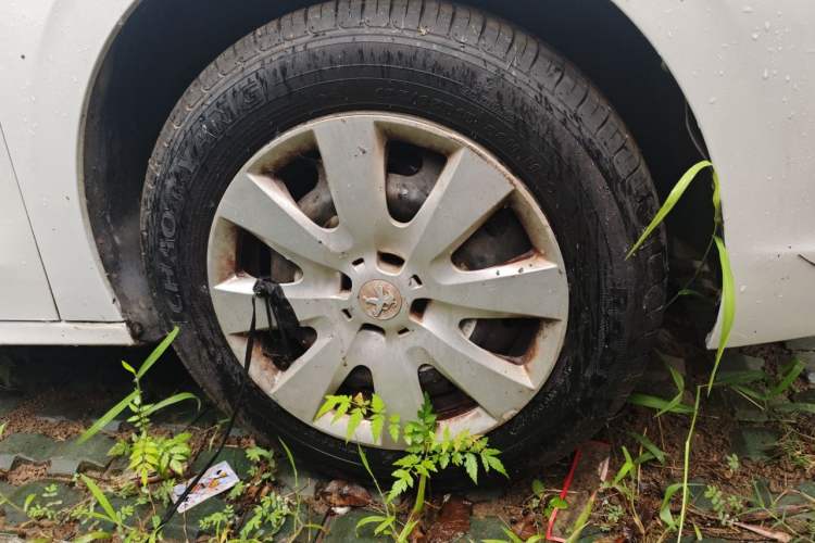 Used Peugeot 301 2018 1.6L Manual Comfort Edition Right Front Wheel Hub