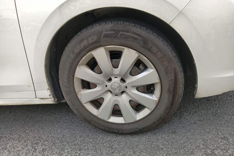 Used Peugeot 301 2018 1.6L Manual Comfort Edition Right Front Wheel Hub