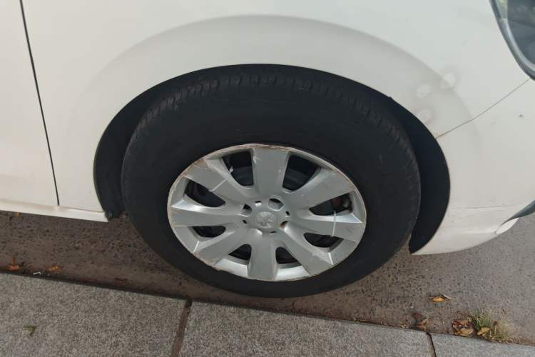 Used Peugeot 301 2018 1.6L Manual Comfort Edition Right Front Wheel Hub