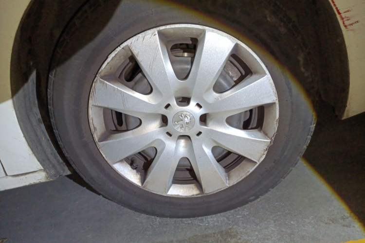 Used Peugeot 301 2018 1.6L Manual Comfort Edition Right Front Wheel Hub