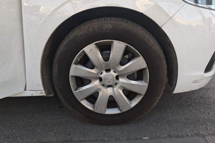 Used Peugeot 301 2018 1.6L Automatic Comfort Edition Right Front Wheel Hub