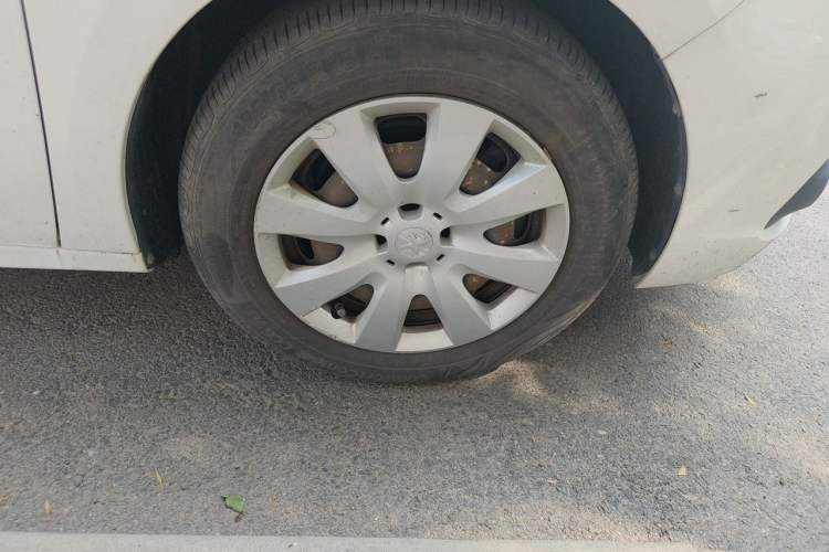 Used Peugeot 301 2018 1.6L Manual Comfort Edition Right Front Wheel Hub