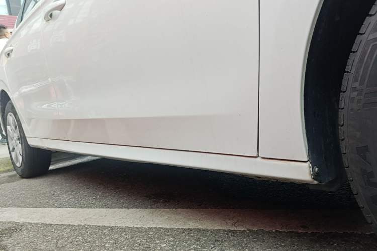 Used Peugeot 301 2018 1.6L Manual Comfort Edition Right Side Sill