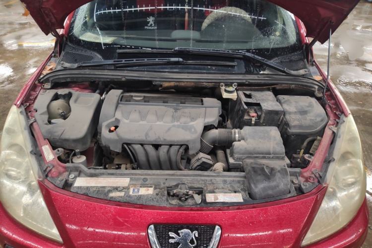 Used Peugeot 307 2005 SW 2.0 Engine Bay