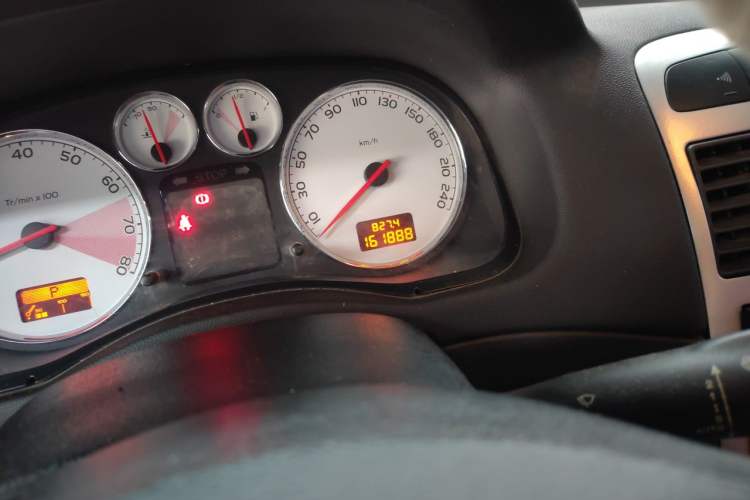 Used Peugeot 307 2005 SW 2.0 Odometer Close Up