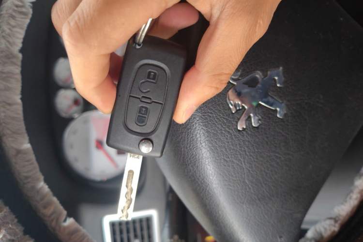 Used Peugeot 307 2005 SW 2.0 Vehicle Key