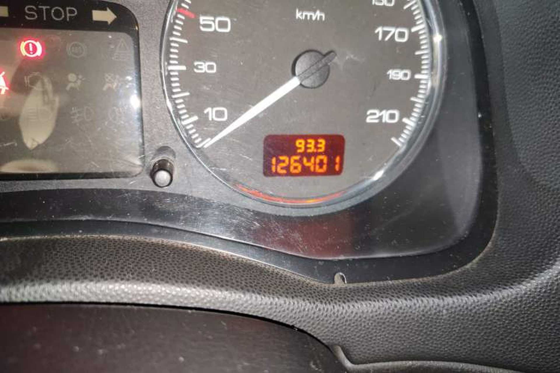 Used Peugeot 307 2006 2.0L Automatic Drive Version Odometer Close Up