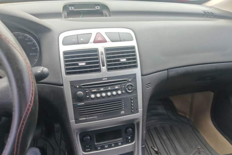 Used Peugeot 307 2007 Revised Version 2.0L Automatic Comfort Edition Audio And AC Panel