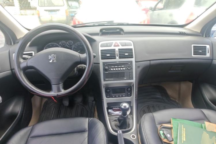 Used Peugeot 307 2007 Revised Version 2.0L Automatic Comfort Edition Center Console