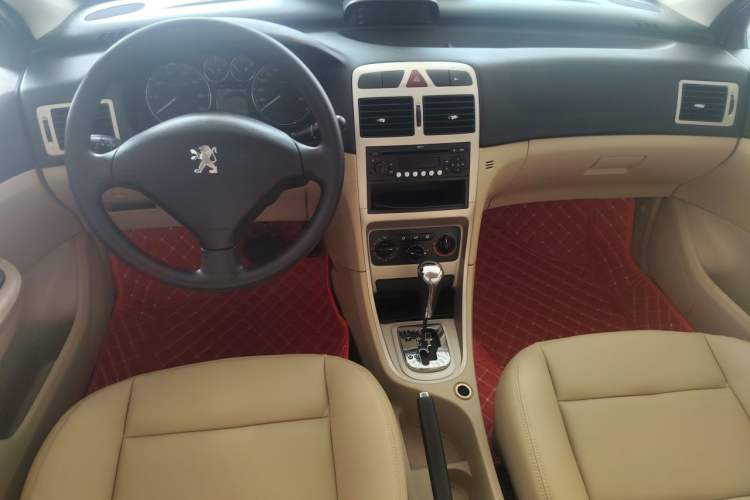 Used Peugeot 307 2007 Revised Version 1.6L Automatic Comfort Edition Center Console