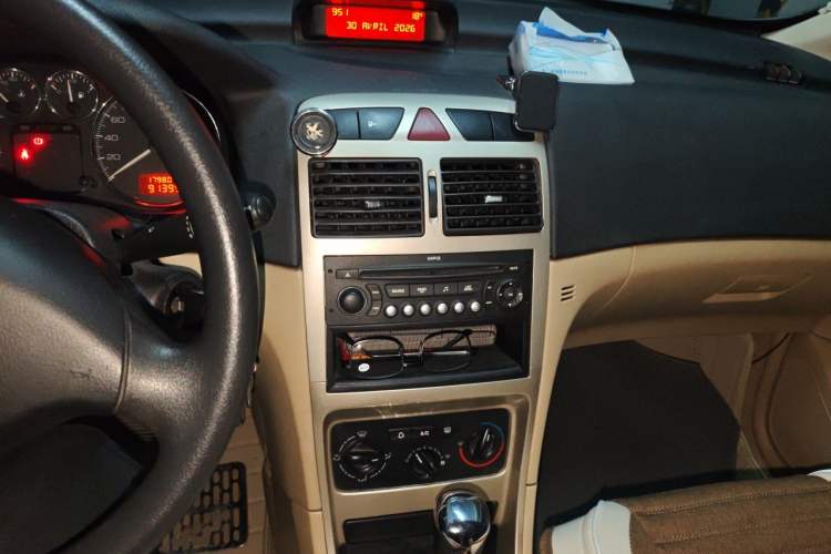 Used Peugeot 307 2007 Revised Version 1.6L Automatic Comfort Edition Audio And AC Panel