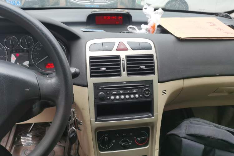Used Peugeot 307 2007 Revised Version 1.6L Manual Comfort Edition Audio And AC Panel