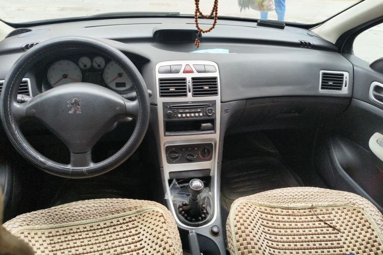 Used Peugeot 307 2007 Revised Version 1.6L Manual Luxury Edition Center Console