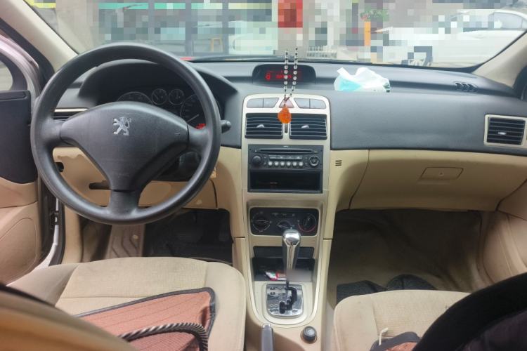 Used Peugeot 307 2007 Revised Version 1.6L Automatic Comfort Edition Center Console