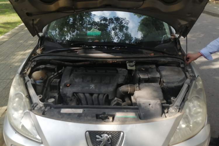 Used Peugeot 307 2007 Revised Version 2.0L Automatic Comfort Edition Engine Bay