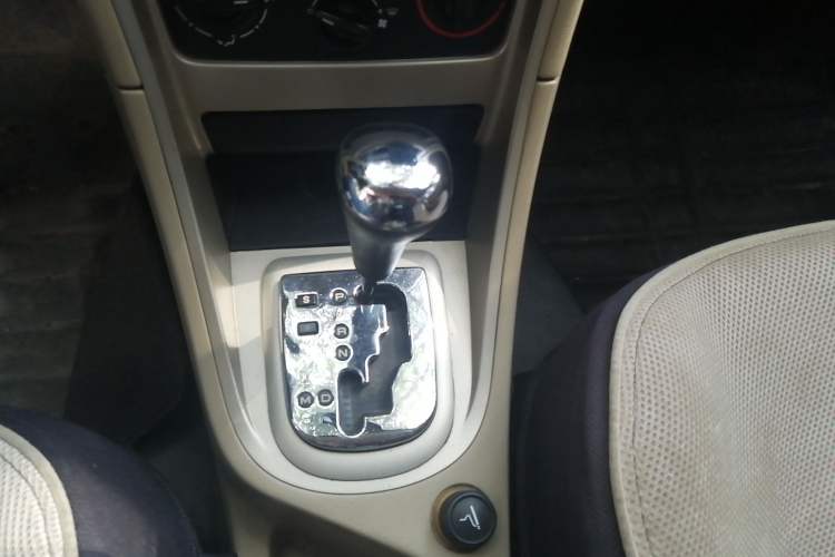 Used Peugeot 307 2007 Revised Version 2.0L Automatic Comfort Edition Gear Lever