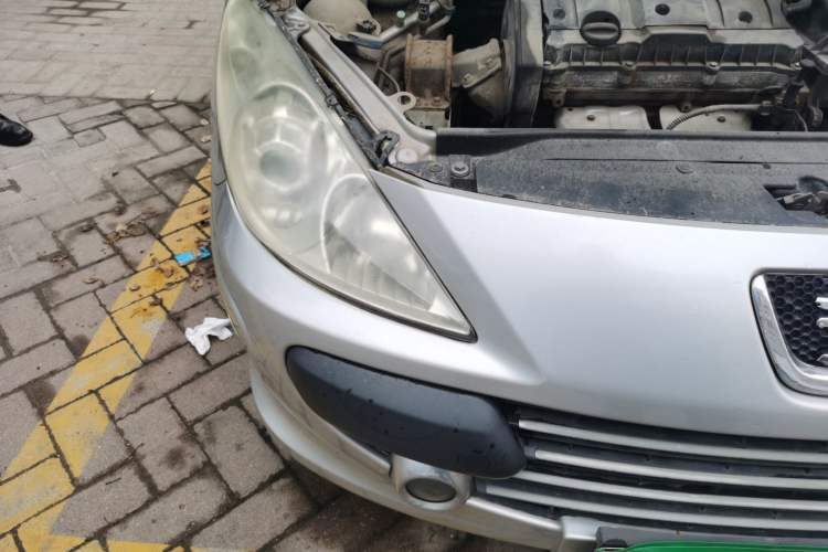 Used Peugeot 307 2007 Revised Version 1.6L Manual Comfort Edition Right Front Headlight