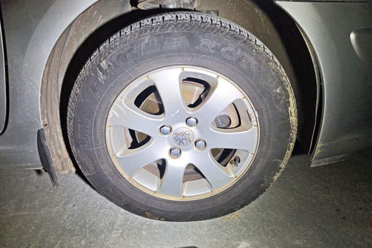 Used Peugeot 307 2007 Revised Version 1.6L Automatic Comfort Edition Right Front Wheel Hub