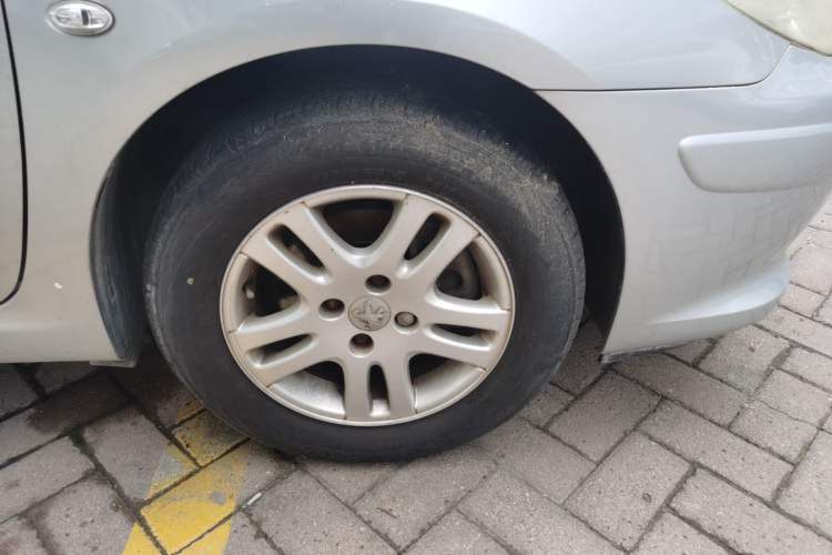 Used Peugeot 307 2007 Revised Version 1.6L Manual Comfort Edition Right Front Wheel Hub