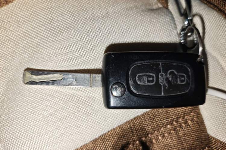 Used Peugeot 307 2007 Revised Version 1.6L Automatic Comfort Edition Vehicle Key