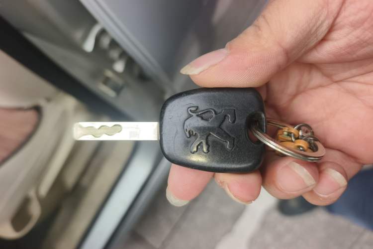 Used Peugeot 307 2007 Revised Version 1.6L Automatic Comfort Edition Vehicle Key