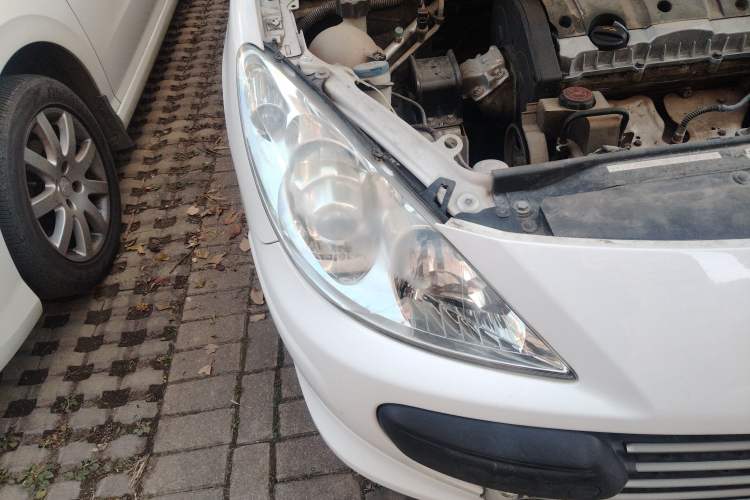 Used Peugeot 307 2007 Revised Version 1.6L Manual Comfort Edition Right Front Headlight