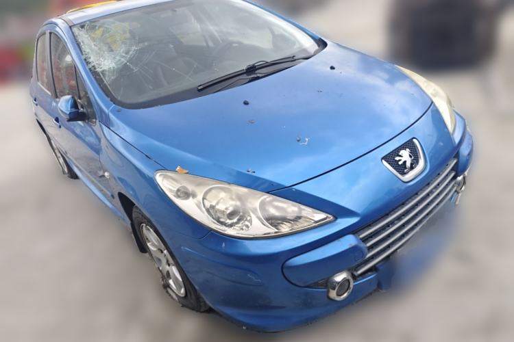Used Peugeot 307 2008 Hatchback 1.6L Manual Deluxe Edition Front Right 45 Deg