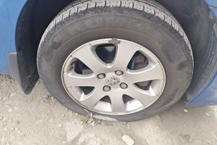 Used Peugeot 307 2008 Hatchback 1.6L Manual Deluxe Edition Right Front Wheel Hub