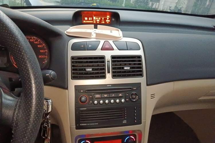 Used Peugeot 307 2008 Hatchback 2.0L Automatic Elegant Edition Audio And AC Panel