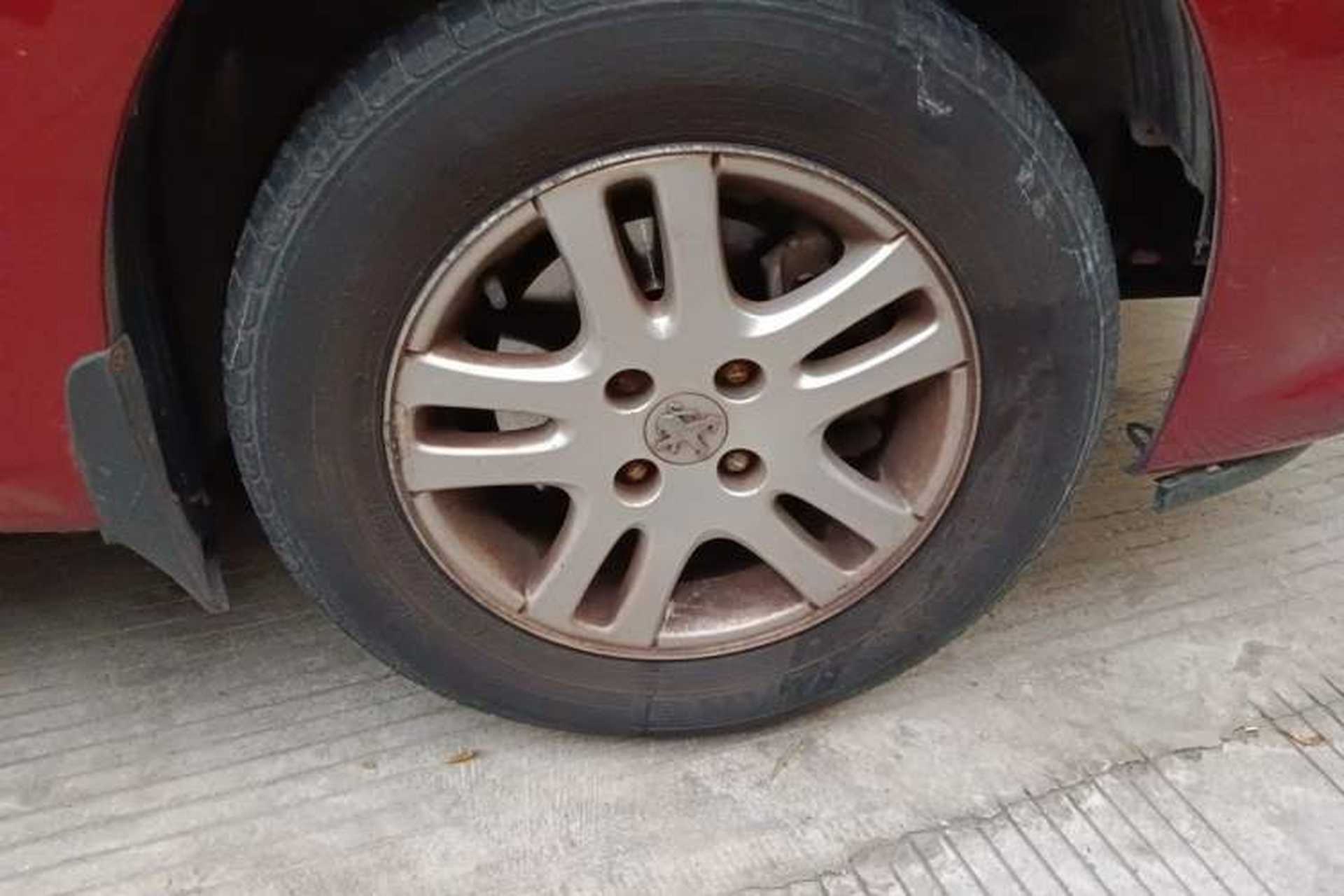 Used Peugeot 307 2008 Hatchback 2.0L Automatic Elegant Edition Right Front Wheel Hub