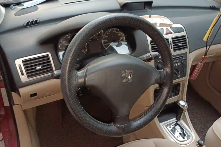 Used Peugeot 307 2008 Hatchback 2.0L Automatic Elegant Edition Steering Wheel
